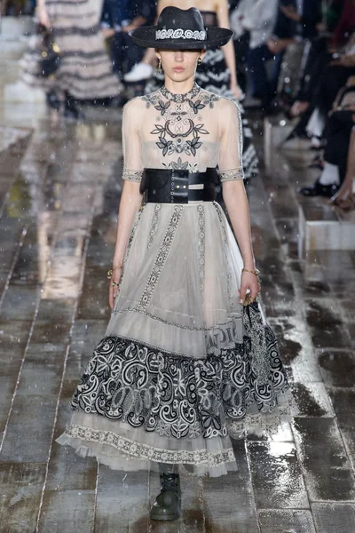 Look 76